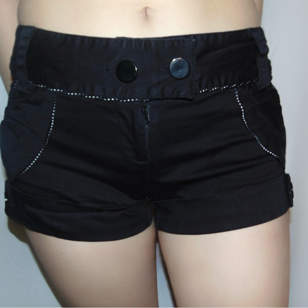 Forever, Black dotted shorts